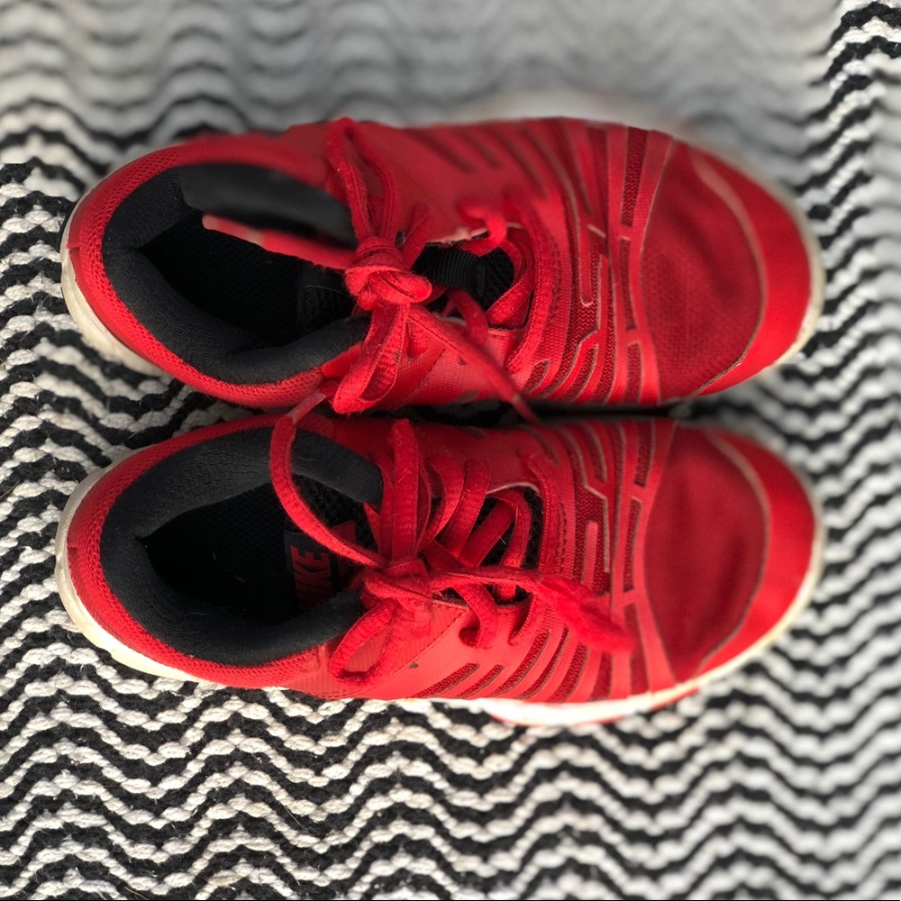 Boys Red Nike Tennis Shoes Size 12 Flex Show